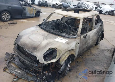 2010 Mini Cooper из США, поврежденный, VIN WMWMF3C52ATU77583